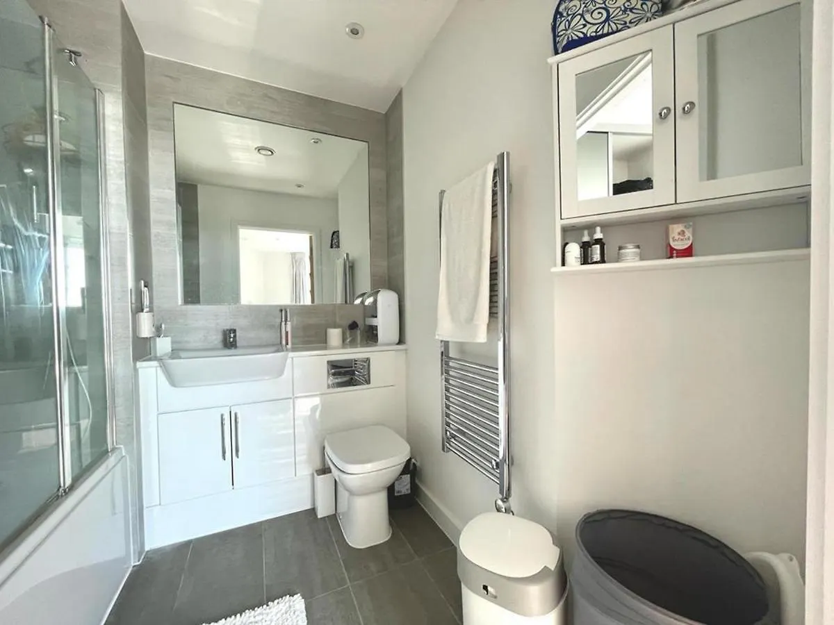 Stylish 1-Bedroom Apt With Stunning London Views 0*,  United Kingdom