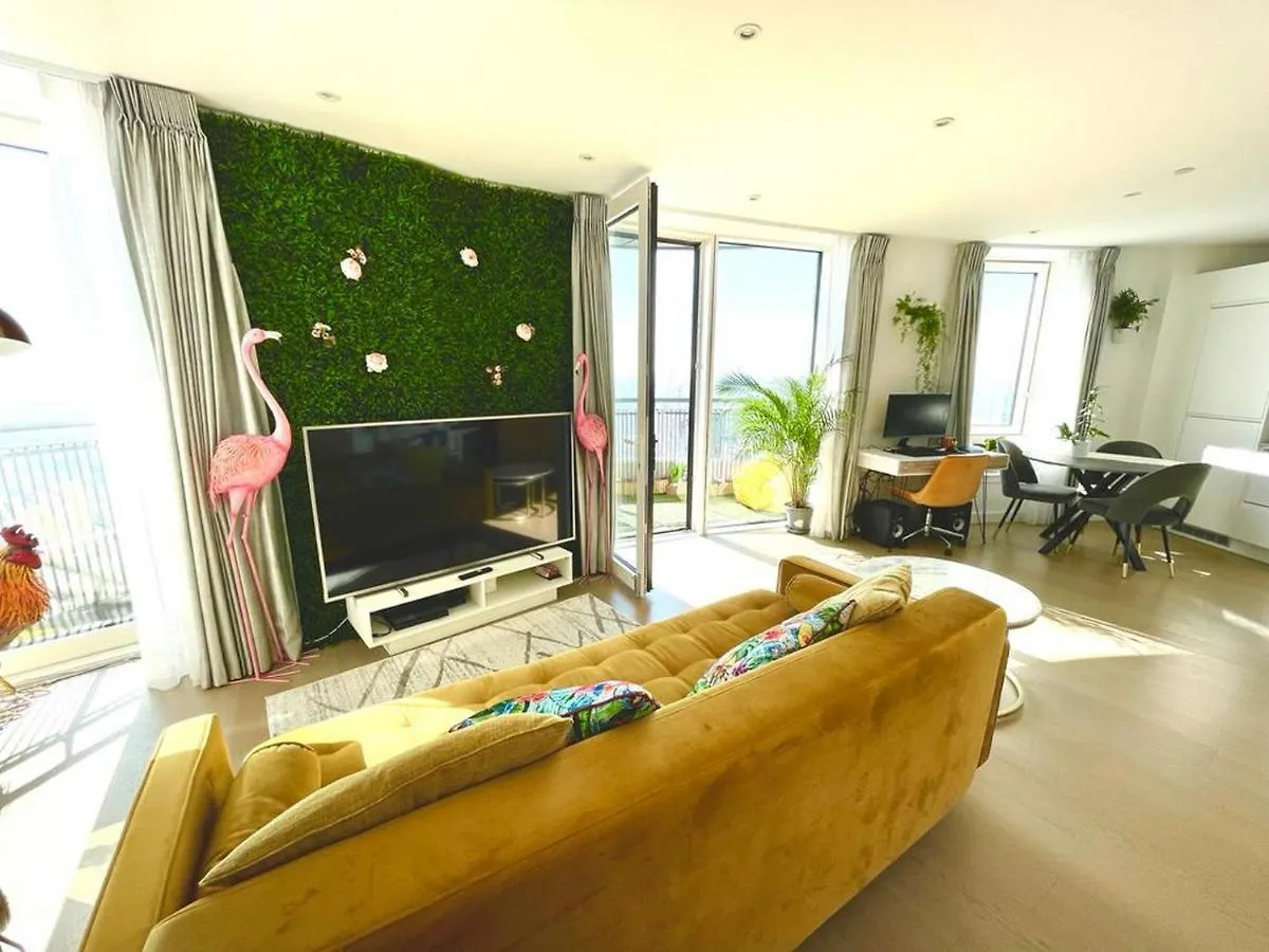 Apartment Stylish 1-Bedroom Apt With Stunning London Views