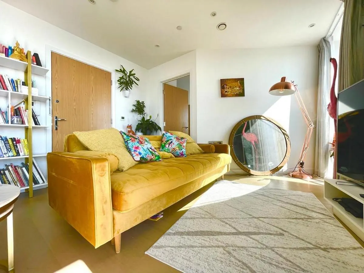 Apartment Stylish 1-Bedroom Apt With Stunning London Views