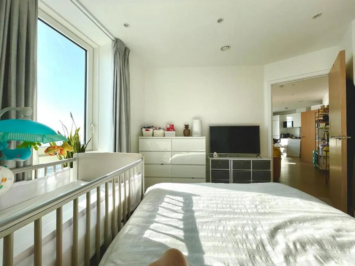 Stylish 1-Bedroom Apt With Stunning London Views